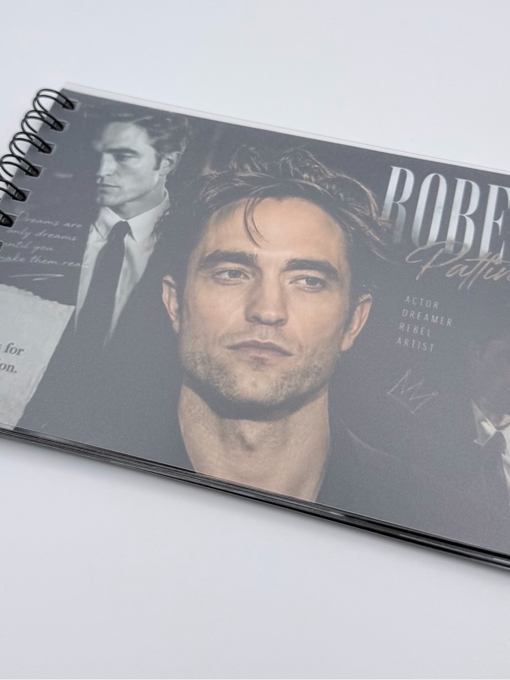 Robert Pattinson Photo Album 📸🖤